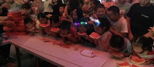 网红吃瓜群众图片真实  第1张